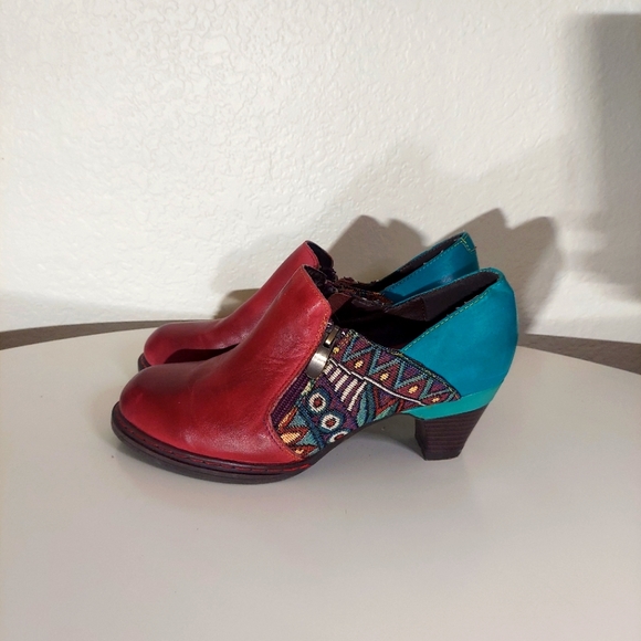 Socofly Maroon & Turquoise Leather Round Toe Heeled Shoes - Picture 2 of 15